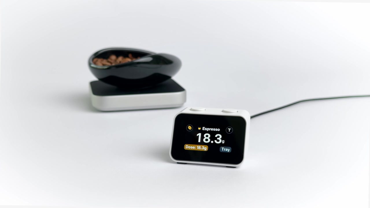 Core Display and Pure Scale showing the net weight of coffee beans by subtructing the tray weight automatically without taring.